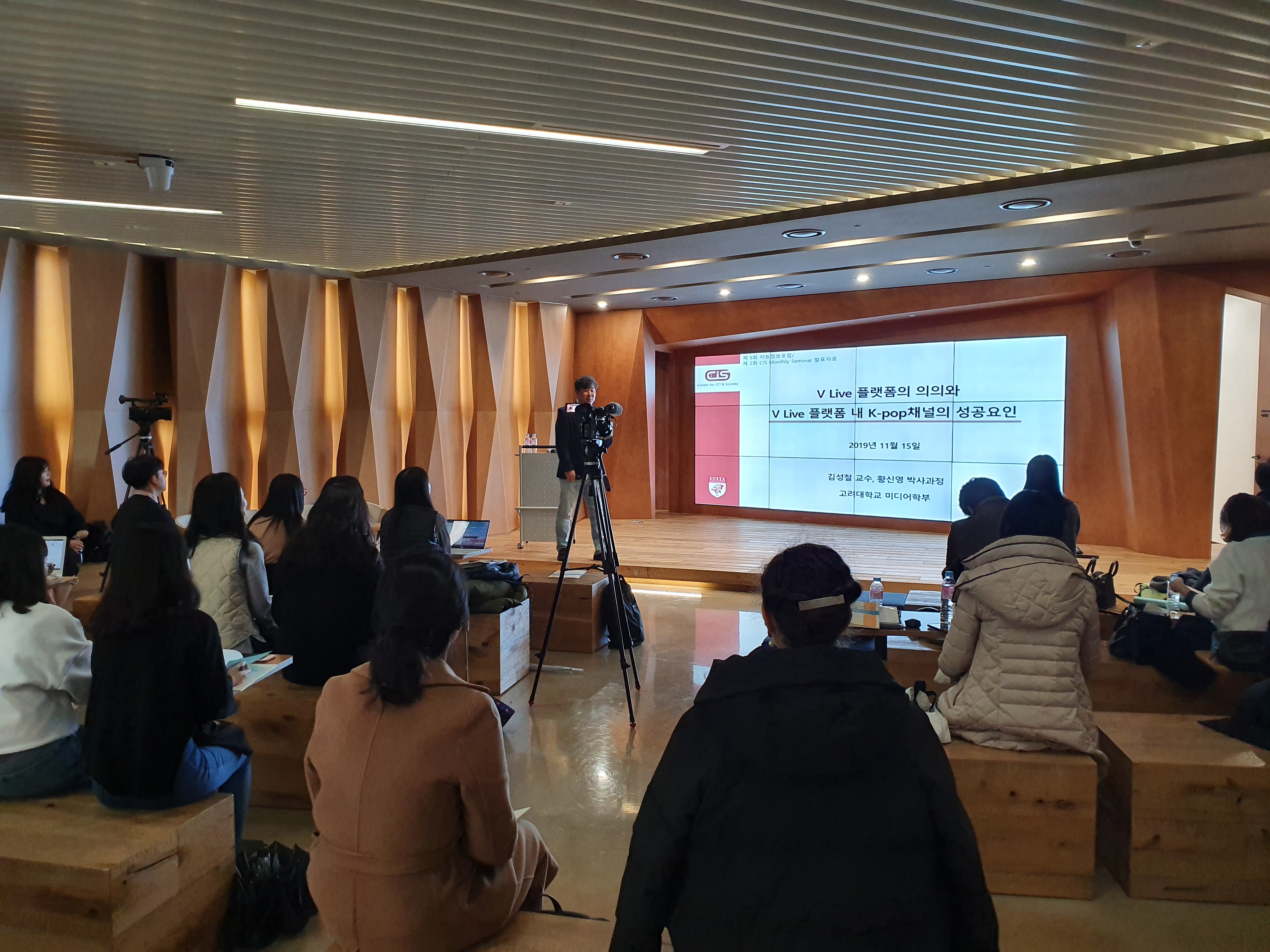 “네이버 브이라이브, 한류 넘어 글로벌 엔터테인먼트 콘텐츠 유통 선두 플랫폼으로서의 성장 가능성 높아" 