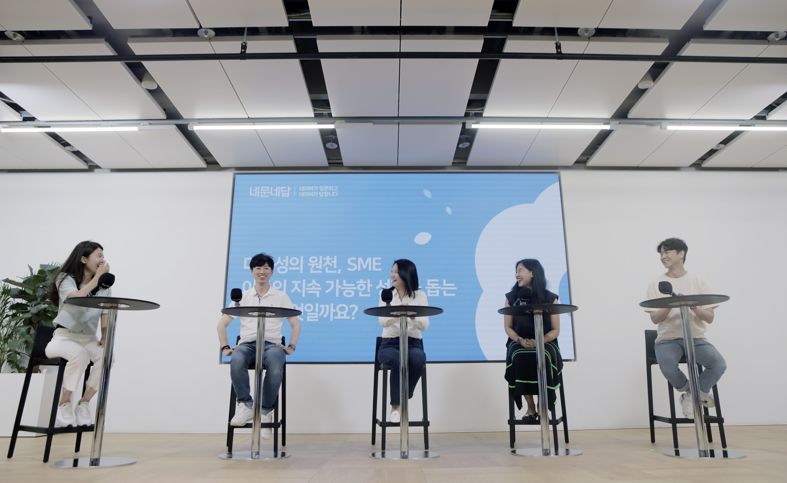 네이버 최수연 대표, 직원들과 두번째 ‘프로젝트 꽃’ 임팩트 토론 … “AI 솔루션과 브랜딩으로 SME 지속 가능한 성장 도모”
